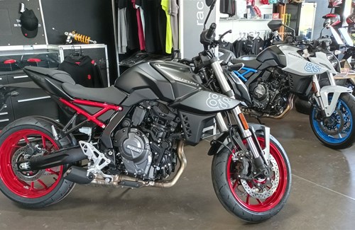 Neumotorrad Suzuki GSX-8S