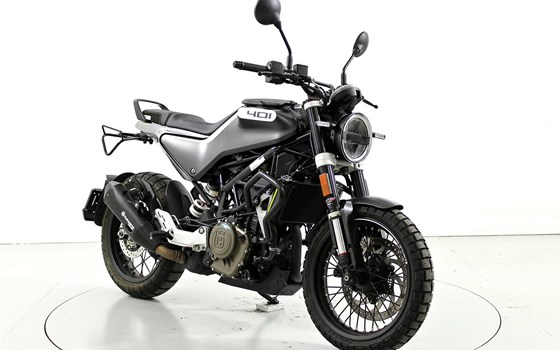 Motorrad Occasion Husqvarna Svartpilen 401 - Bild 2