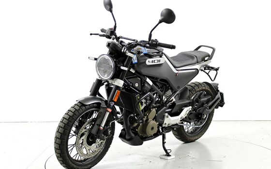 Motorrad Occasion Husqvarna Svartpilen 401 - Bild 3