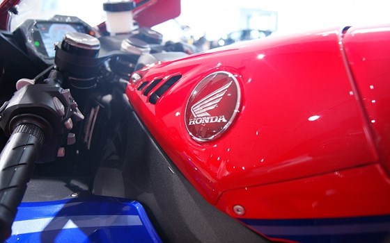 Neufahrzeug Honda CBR1000RR-R Fireblade - Bild 13 Neufahrzeug Honda CBR1000RR-R Fireblade - Bild 13