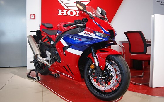 Neufahrzeug Honda CBR1000RR-R Fireblade - Bild 2 Neufahrzeug Honda CBR1000RR-R Fireblade - Bild 2