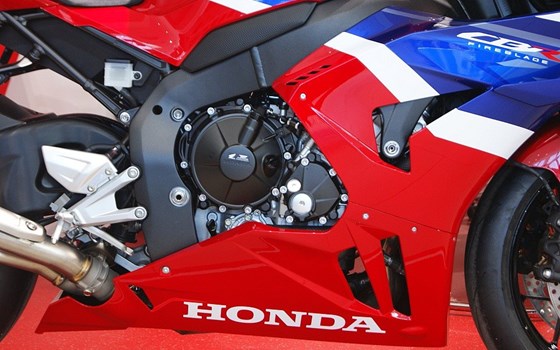 Neufahrzeug Honda CBR1000RR-R Fireblade - Bild 5 Neufahrzeug Honda CBR1000RR-R Fireblade - Bild 5