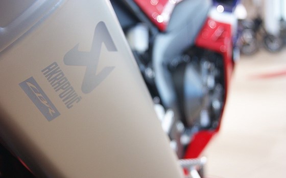 Neufahrzeug Honda CBR1000RR-R Fireblade - Bild 7 Neufahrzeug Honda CBR1000RR-R Fireblade - Bild 7