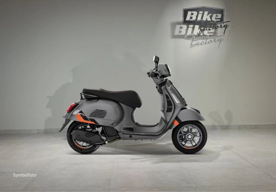 Vespa GTS 125 Super Sport (Grigio Travolgente Matt)