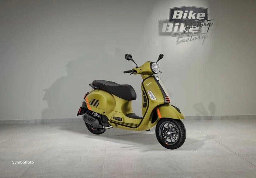 Vespa GTS 125 Super Sport (Verde Ambizioso Matt)