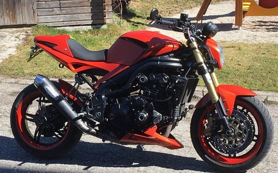 Gebrauchtmotorrad Triumph Speed Triple 1050 - Bild 1 Gebrauchtmotorrad Triumph Speed Triple 1050 - Bild 1