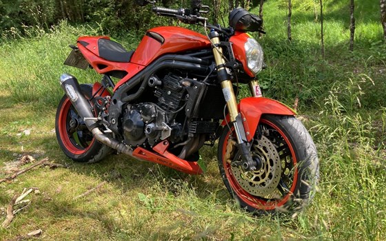 Gebrauchtmotorrad Triumph Speed Triple 1050 - Bild 2 Gebrauchtmotorrad Triumph Speed Triple 1050 - Bild 2