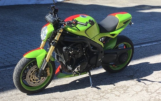 Gebrauchtmotorrad Triumph Speed Triple 1050 - Bild 3 Gebrauchtmotorrad Triumph Speed Triple 1050 - Bild 3