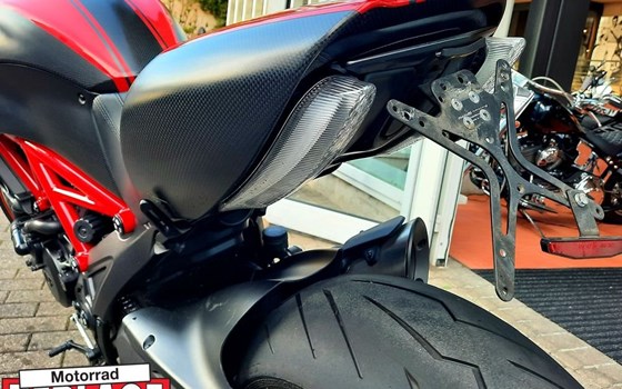 Gebrauchtmotorrad Ducati Diavel Carbon - Bild 8