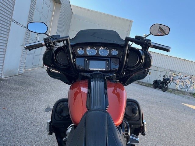 Harley-Davidson CVO Street Glide FLHXSE (Sunburst Orange / Starfire Black                  ) - Bild 13