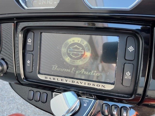 Harley-Davidson CVO Street Glide FLHXSE (Sunburst Orange / Starfire Black                  ) - Bild 15