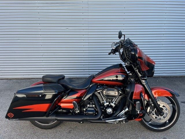 Harley-Davidson CVO Street Glide FLHXSE (Sunburst Orange / Starfire Black                  ) - Bild 2