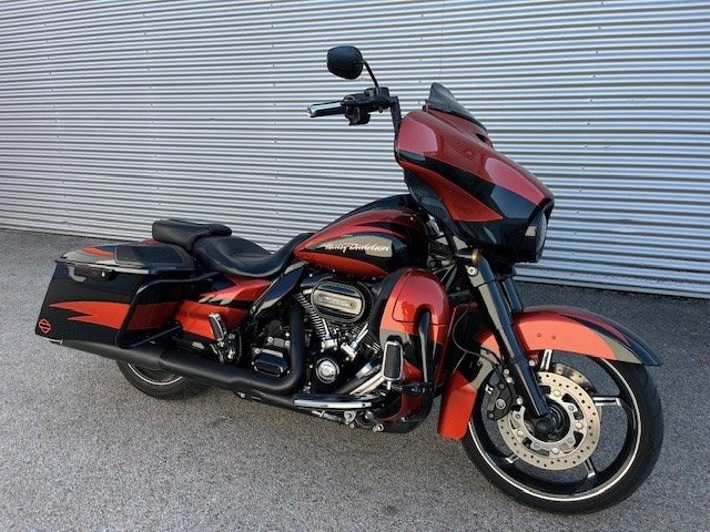 Harley-Davidson CVO Street Glide FLHXSE (Sunburst Orange / Starfire Black                  ) - Bild 4