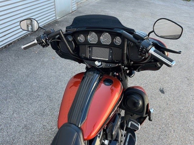 Harley-Davidson CVO Street Glide FLHXSE (Sunburst Orange / Starfire Black                  ) - Bild 5