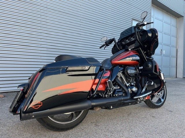 Harley-Davidson CVO Street Glide FLHXSE (Sunburst Orange / Starfire Black                  ) - Bild 8