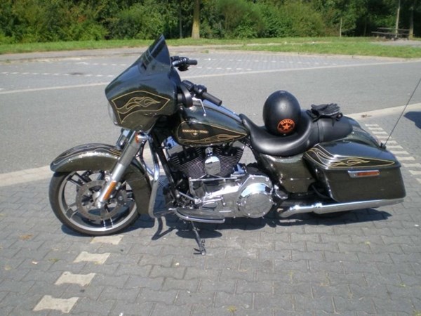 Gebrauchtmotorrad Harley-Davidson Street Glide FLHX