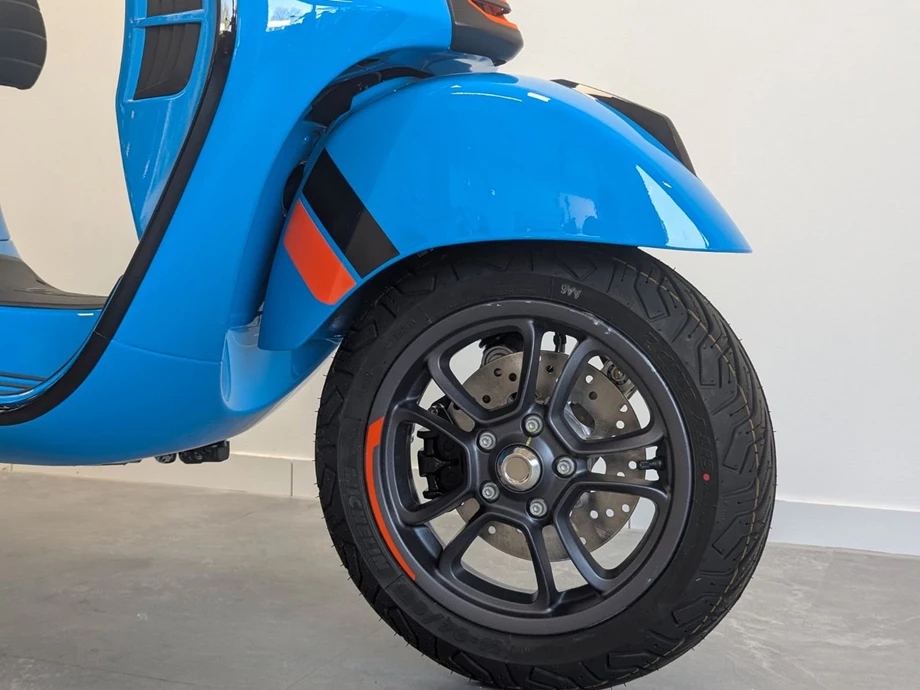 Angebot Vespa GTS 125 Supersport iGET Bild 8: Angebot Vespa GTS 125 Supersport iGET