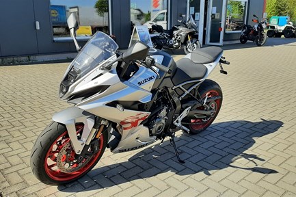 Suzuki GSX-8R
