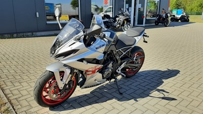 GSX-8R