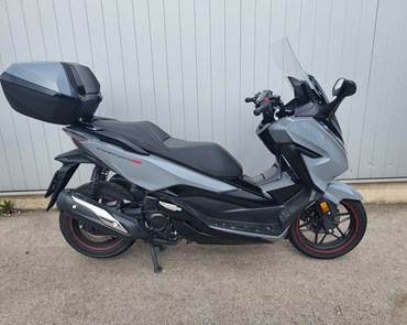 Honda Forza 300