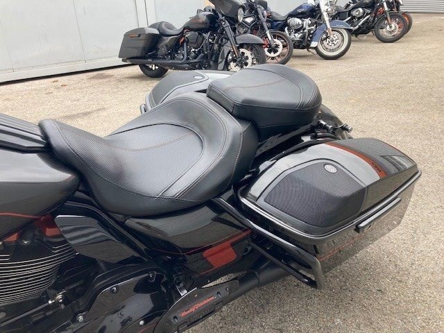 Harley-Davidson CVO Road Glide FLTRXSE (Black Earth/Vivid Black) - Bild 14