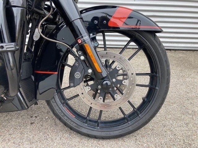 Harley-Davidson CVO Road Glide FLTRXSE (Black Earth/Vivid Black) - Bild 5
