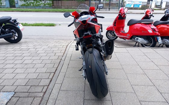 Neufahrzeug Aprilia RSV4 1100 Factory - Bild 10