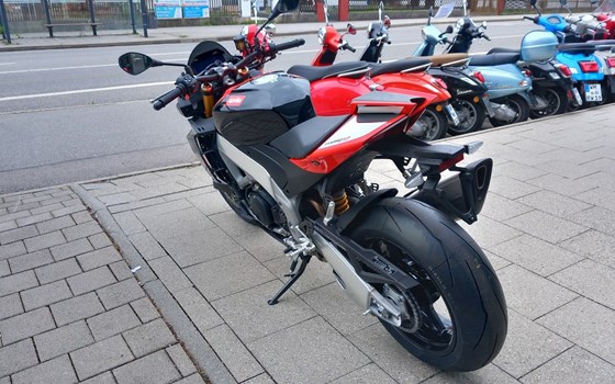 Neufahrzeug Aprilia Tuono V4 1100 Factory SE-09 SBK - Bild 8