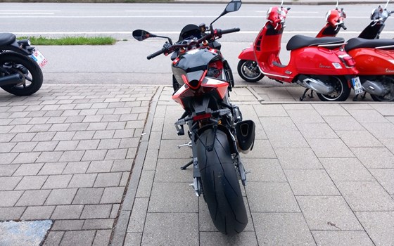 Neufahrzeug Aprilia Tuono V4 1100 Factory SE-09 SBK - Bild 9