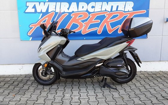 Gebrauchtmotorrad Honda Forza 350 - Bild 2