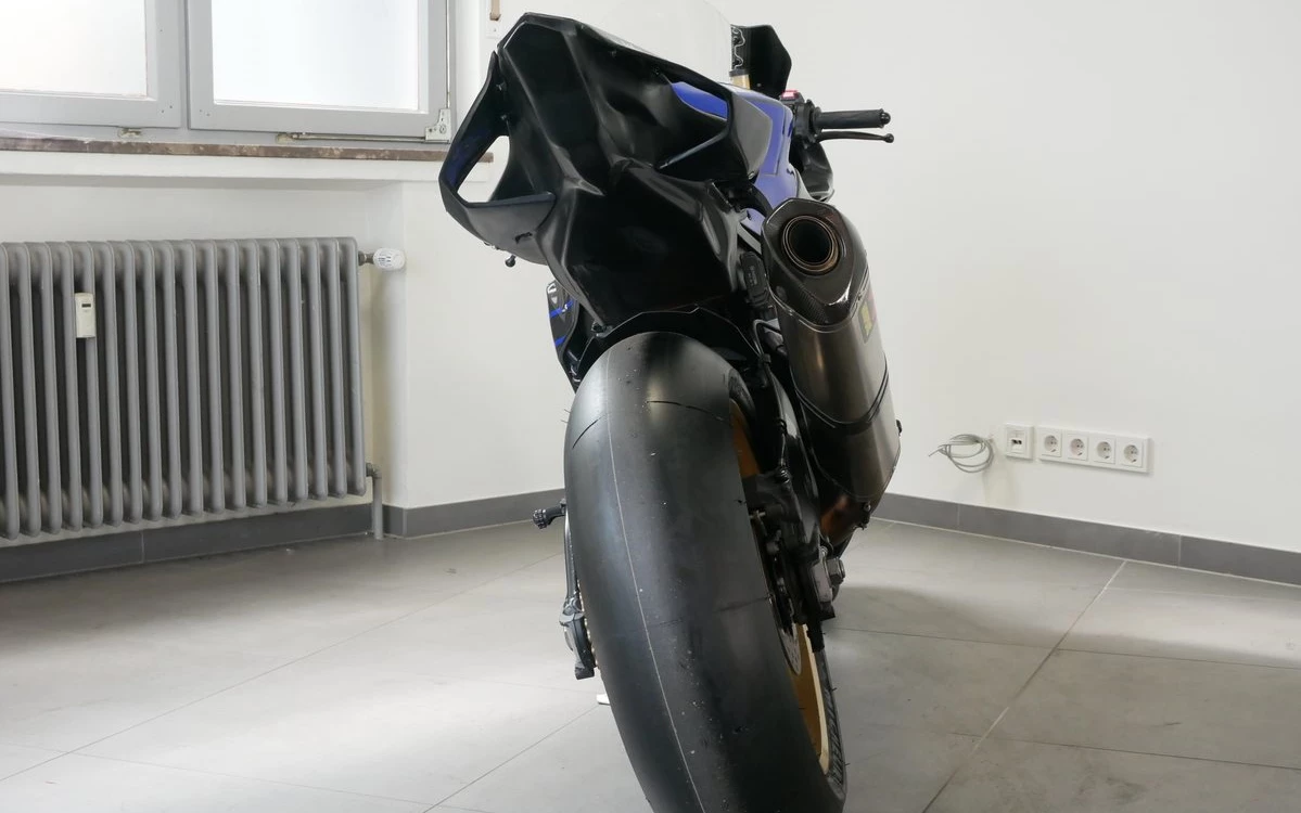 Zum Vergrößern bitte anklicken! Angebot Yamaha R1 RACE