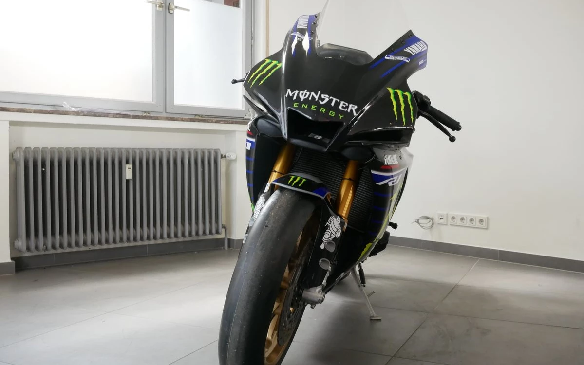 Zum Vergrößern bitte anklicken! Angebot Yamaha R1 RACE