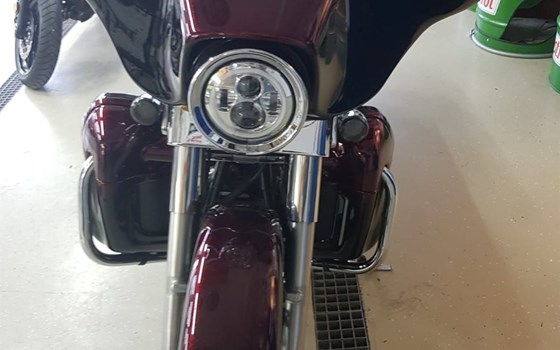 Gebrauchtmotorrad Harley-Davidson Street Glide FLHX - Bild 4 Gebrauchtmotorrad Harley-Davidson Street Glide FLHX - Bild 4