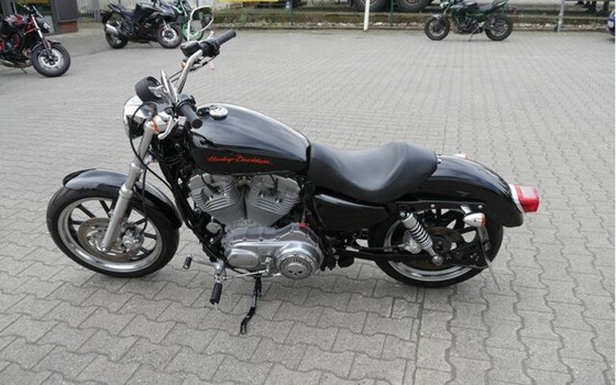 Gebrauchtmotorrad Harley-Davidson Sportster XL 883 L SuperLow - Bild 10