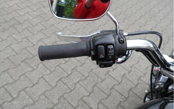 Gebrauchtmotorrad Harley-Davidson Sportster XL 883 L SuperLow - Bild 16