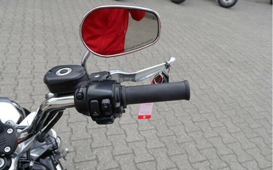 Gebrauchtmotorrad Harley-Davidson Sportster XL 883 L SuperLow - Bild 19