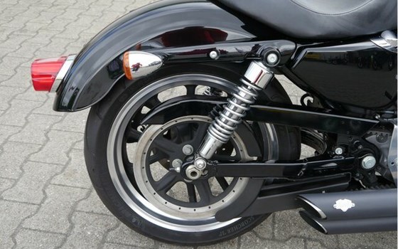 Gebrauchtmotorrad Harley-Davidson Sportster XL 883 L SuperLow - Bild 8