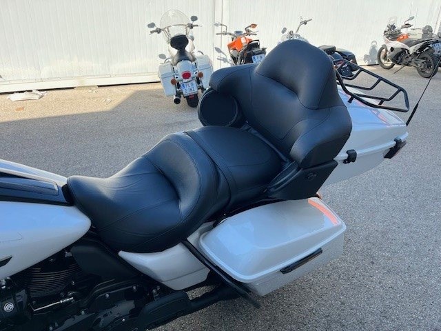 Harley-Davidson Touring Electra Glide Ultra Limited FLHTK (White Onyx Pearl/Black Finish) - Bild 10
