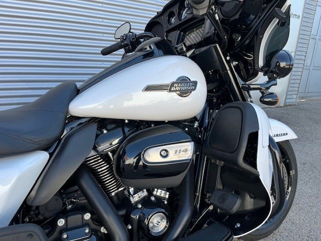 Harley-Davidson Touring Electra Glide Ultra Limited FLHTK (White Onyx Pearl/Black Finish) - Bild 3