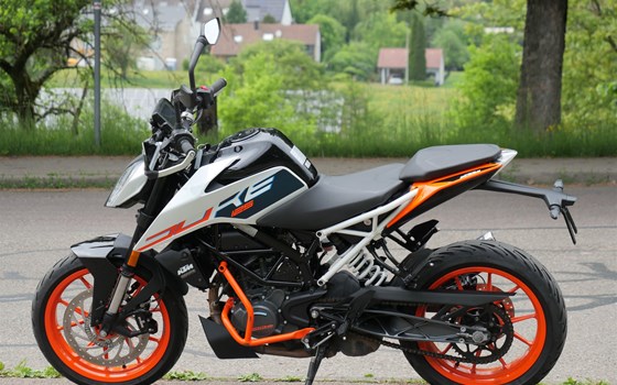 Gebrauchtmotorrad KTM 125 Duke - Bild 4
