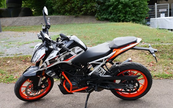 Gebrauchtmotorrad KTM 125 Duke - Bild 4