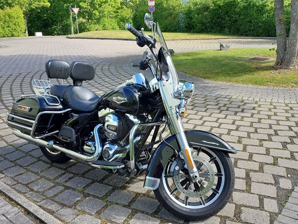Gebrauchtmotorrad Harley-Davidson Road King Custom FLHRS
