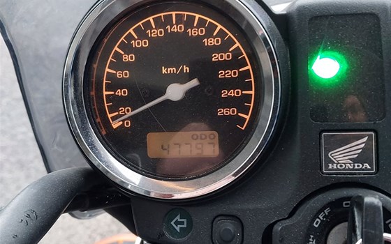 Gebrauchtmotorrad Honda CB 900 F Hornet - Bild 2 Gebrauchtmotorrad Honda CB 900 F Hornet - Bild 2