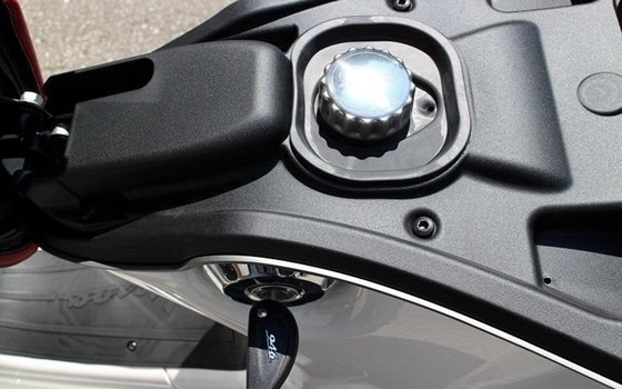 Gebrauchtmotorrad Vespa 946 125 i.e. 3V ABS - Bild 8