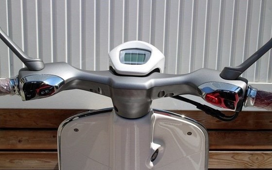 Gebrauchtmotorrad Vespa 946 125 i.e. 3V ABS - Bild 9