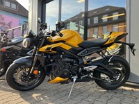Neumotorrad Triumph Street Triple RS *** Cosmic Yellow