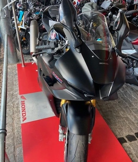 Angebot Honda CBR1000RR-R Fireblade SP Bild 2: Angebot Honda CBR1000RR-R Fireblade SP