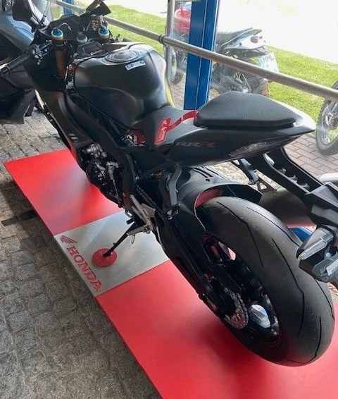 Angebot Honda CBR1000RR-R Fireblade SP Bild 7: Angebot Honda CBR1000RR-R Fireblade SP