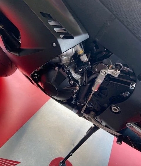 Angebot Honda CBR1000RR-R Fireblade SP Bild 9: Angebot Honda CBR1000RR-R Fireblade SP