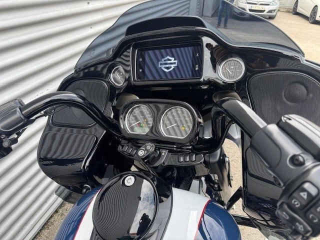 Harley-Davidson Touring Road Glide Special FLTRXS (Billiard Blue/Stonewashed White) - Bild 6